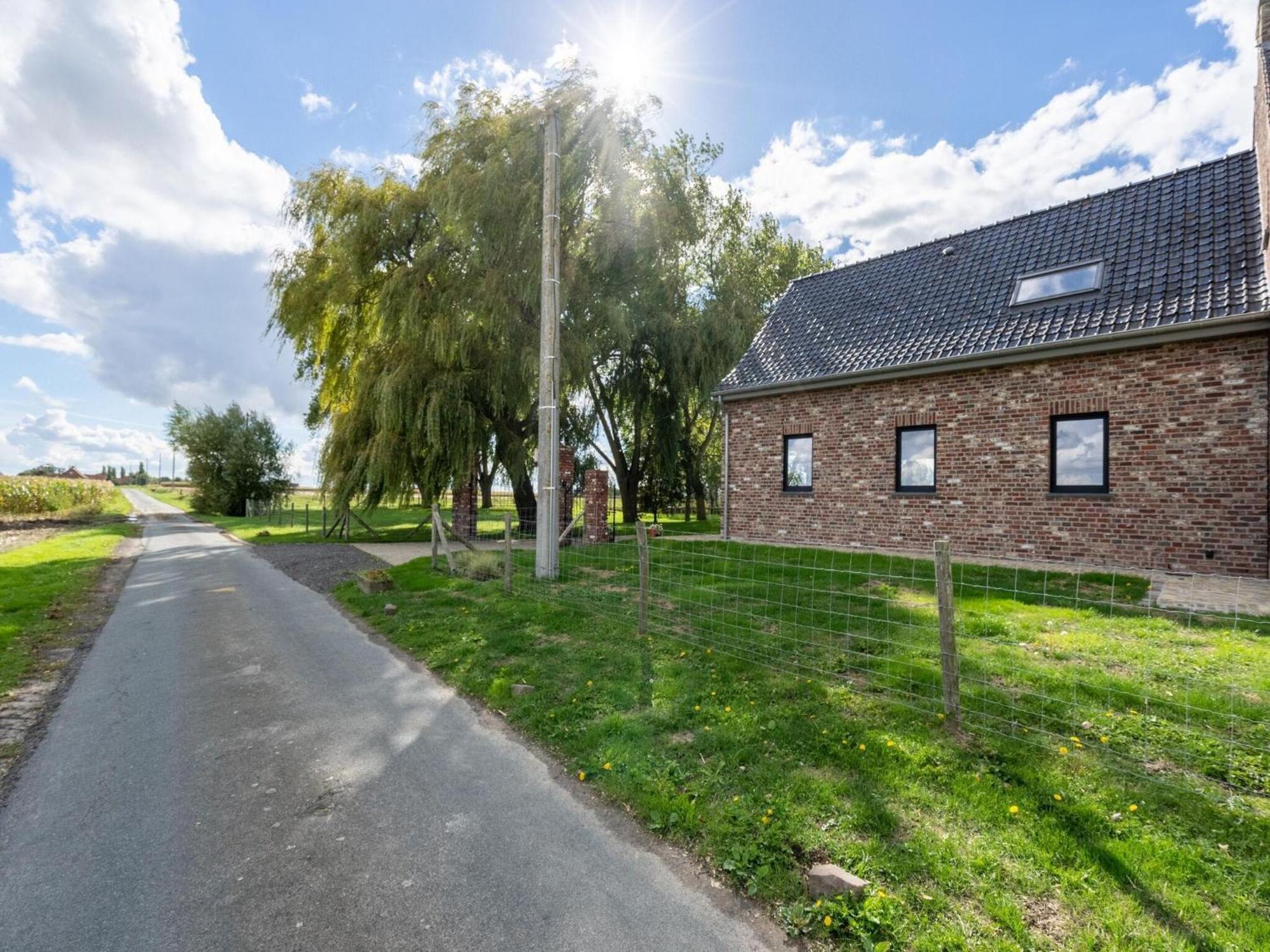 Spacious Holiday Home With Pond In Poperinge Roesbrugge-Haringe Exterior foto