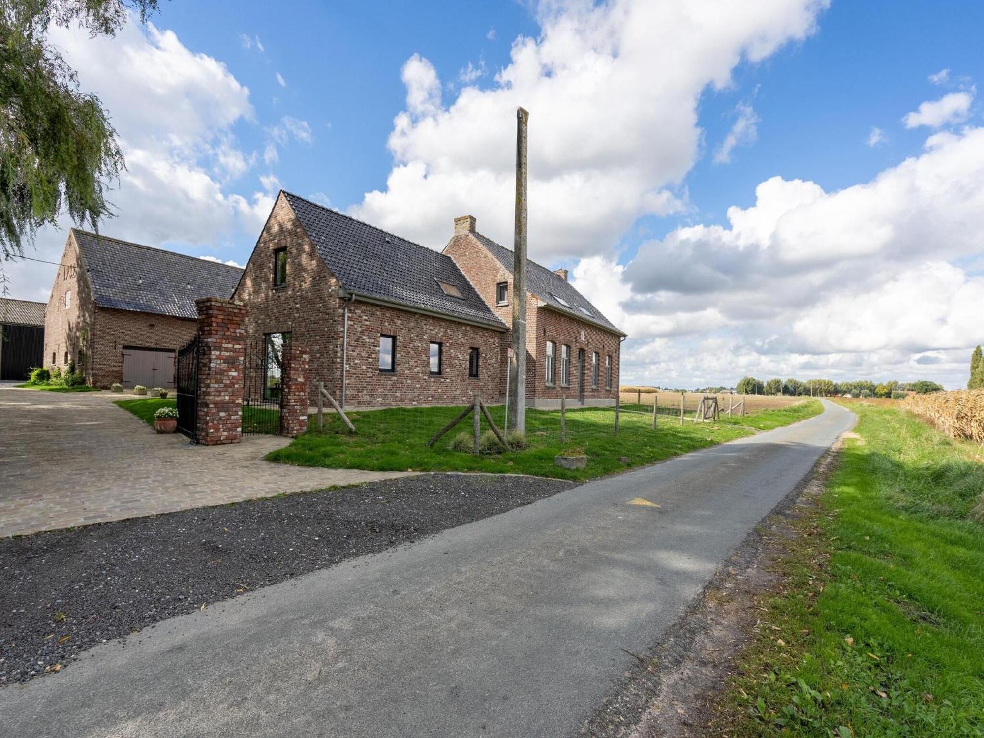 Spacious Holiday Home With Pond In Poperinge Roesbrugge-Haringe Exterior foto